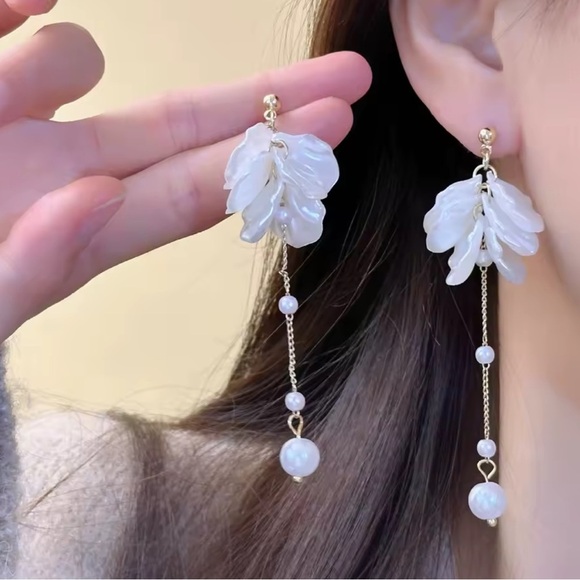 Angel Gold and White Floral Earrings with Pearl Accents - Picture 12 of 12